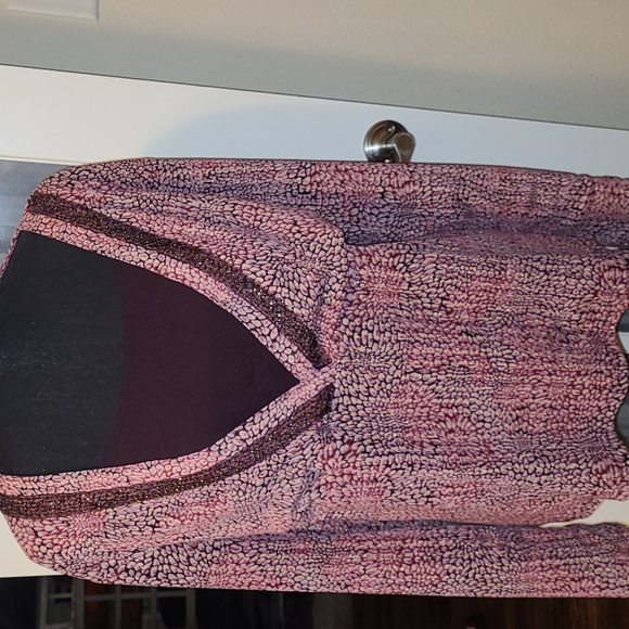 💜JM Collection Top w/Embellished Neckline💜Size XL - Picture 6 of 12